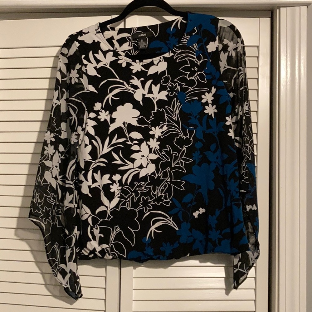 Like New Alfani Bubble Hem Blouse
